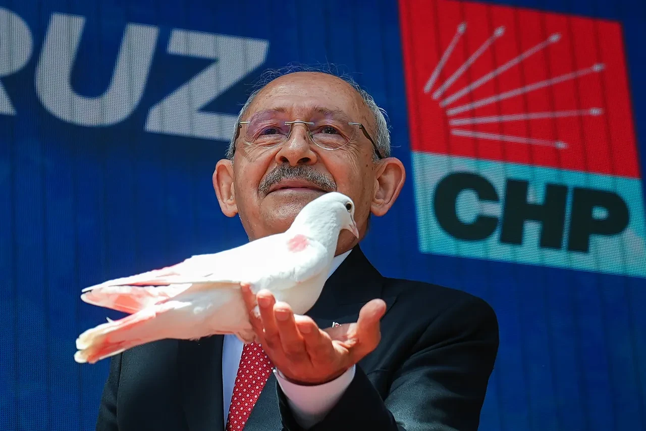Özgür Özel neden TGRT Haber'i hedef alıyor? Gürkan Hacır ve Fatih Atik'ten tepki: Şiir yazdıracak kadar etkili yayın yaptık