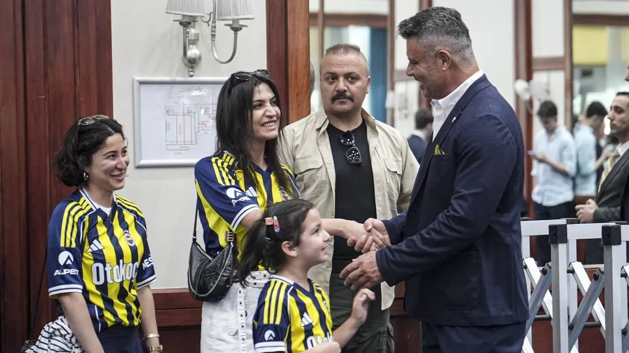 Sadettin Saran bayramlaşma töreninde konuştu! "Bir yere gitmiyorum"