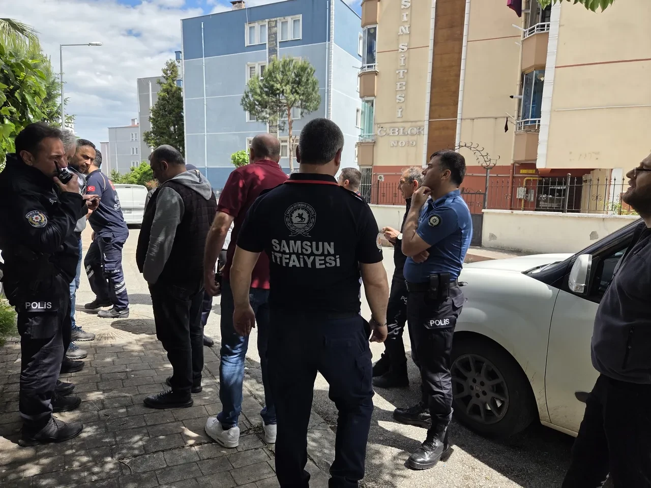 Samsun'da mahalleyi ayağa kaldıran olay: Genç kadın 2 saat sonra ikna oldu