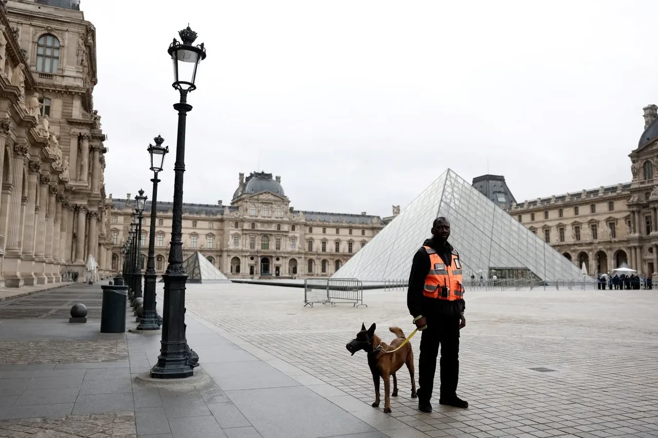 Yüzyılın en büyük fiyaskosu beyaz perdede! Louvre Müzesi soygunu film oluyor