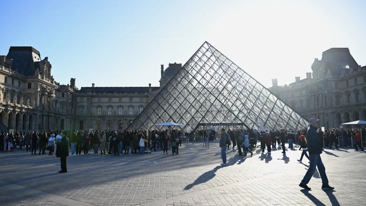 Yüzyılın en büyük fiyaskosu beyaz perdede! Louvre Müzesi soygunu film oluyor