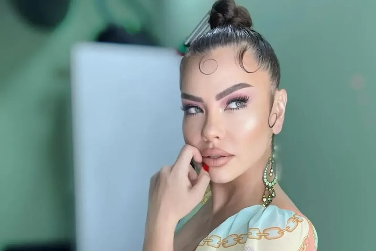 14 kilo veren şarkıcı Lara'dan çok konuşulacak estetik çıkışı! Aynı fabrikadan çıkmış gibiler