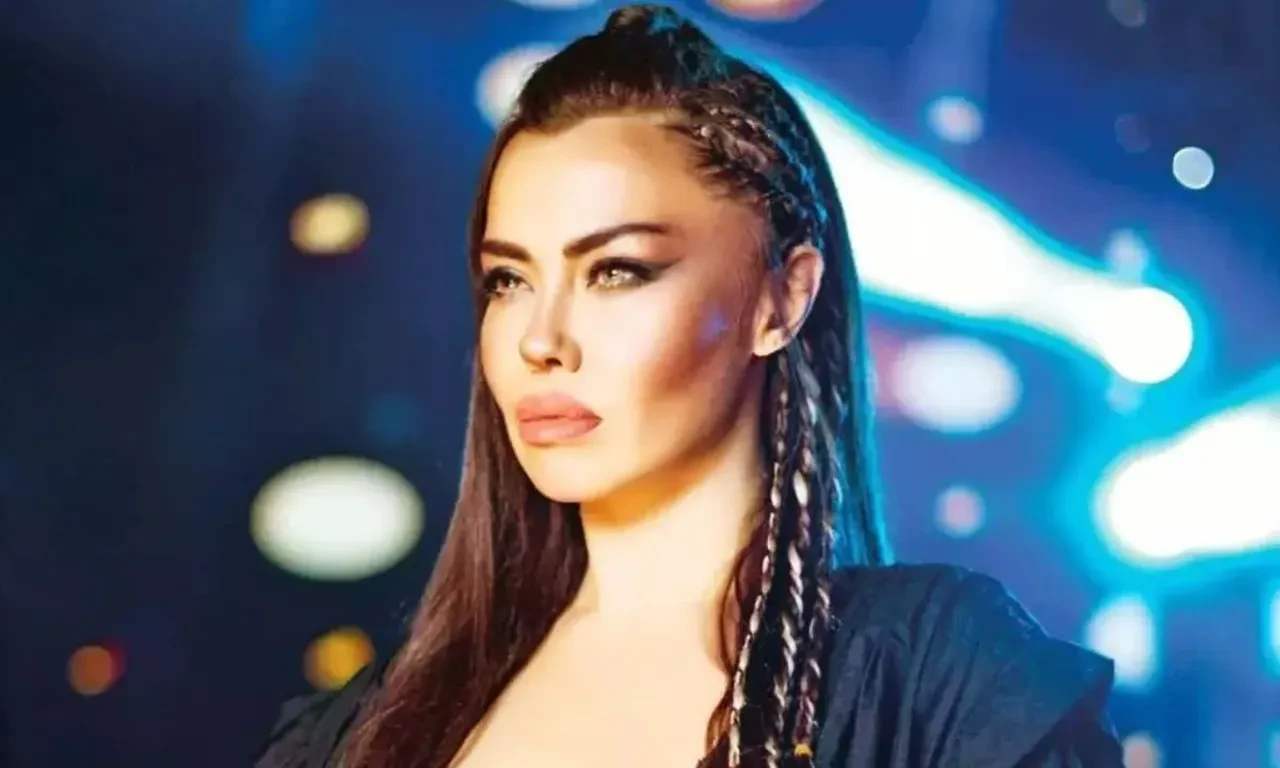 14 kilo veren şarkıcı Lara'dan çok konuşulacak estetik çıkışı! Aynı fabrikadan çıkmış gibiler