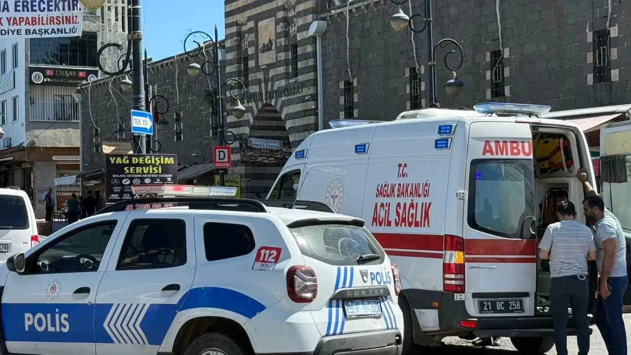 Alkol aldığı arkadaşı bacaklarından vurdu