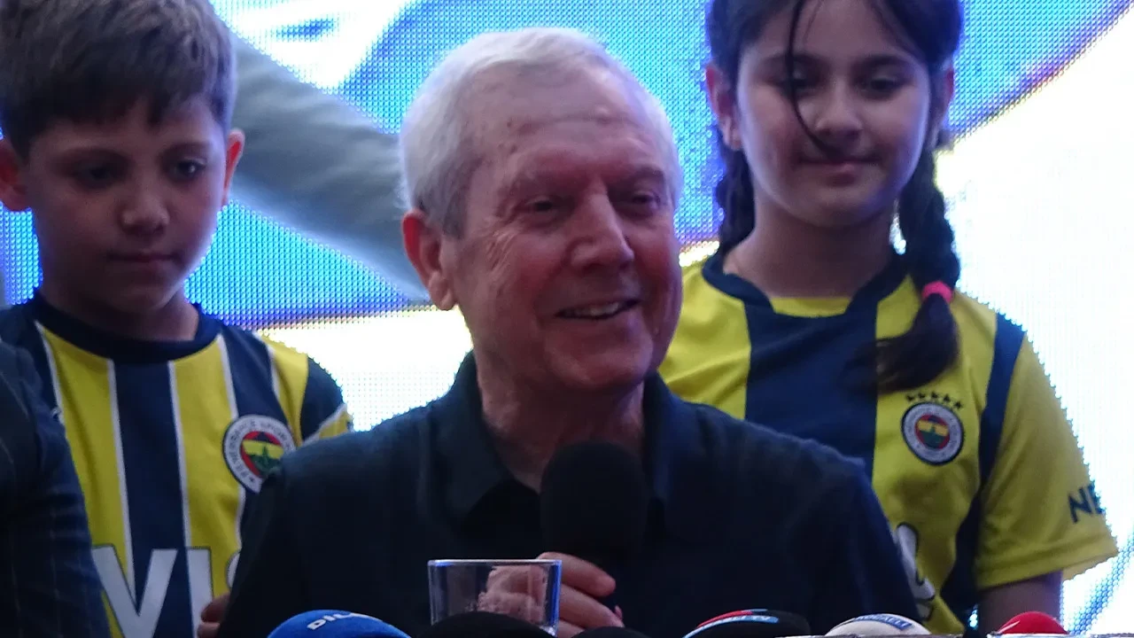 Aziz Yıldırım Fenerbahçelilere müjdeyi verdi: İki santraforla prensipte anlaştık