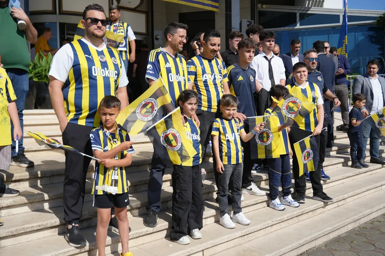 Aziz Yıldırım Fenerbahçelilere müjdeyi verdi: İki santraforla prensipte anlaştık