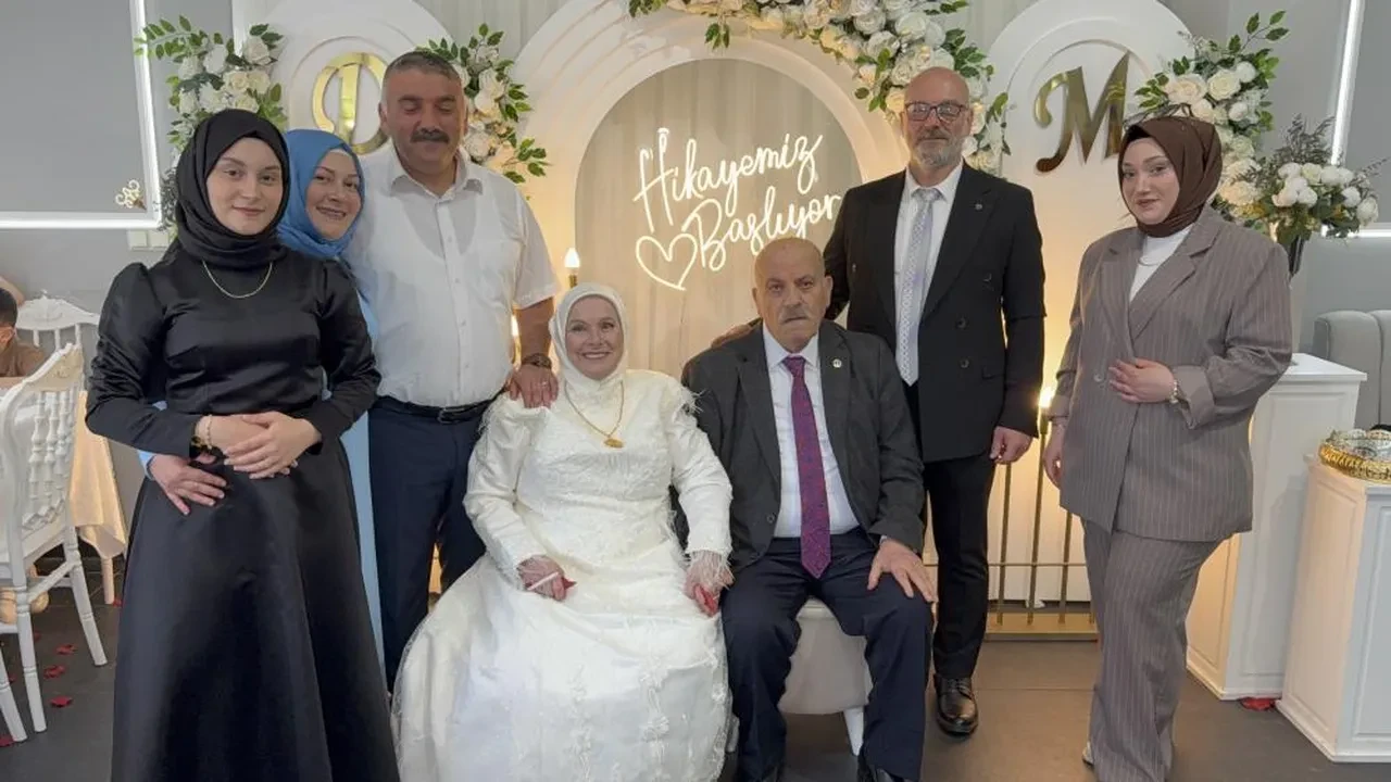 'Bana bir gelinlik almadın' dedi, 52 yıl sonra düğünleri oldu