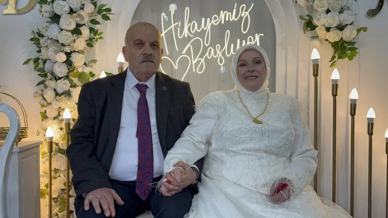 'Bana bir gelinlik almadın' dedi, 52 yıl sonra düğünleri oldu