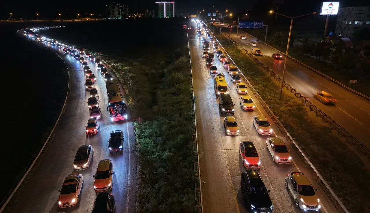 Bayram dönüşü yolların son durumu ne trafik ne durumda?