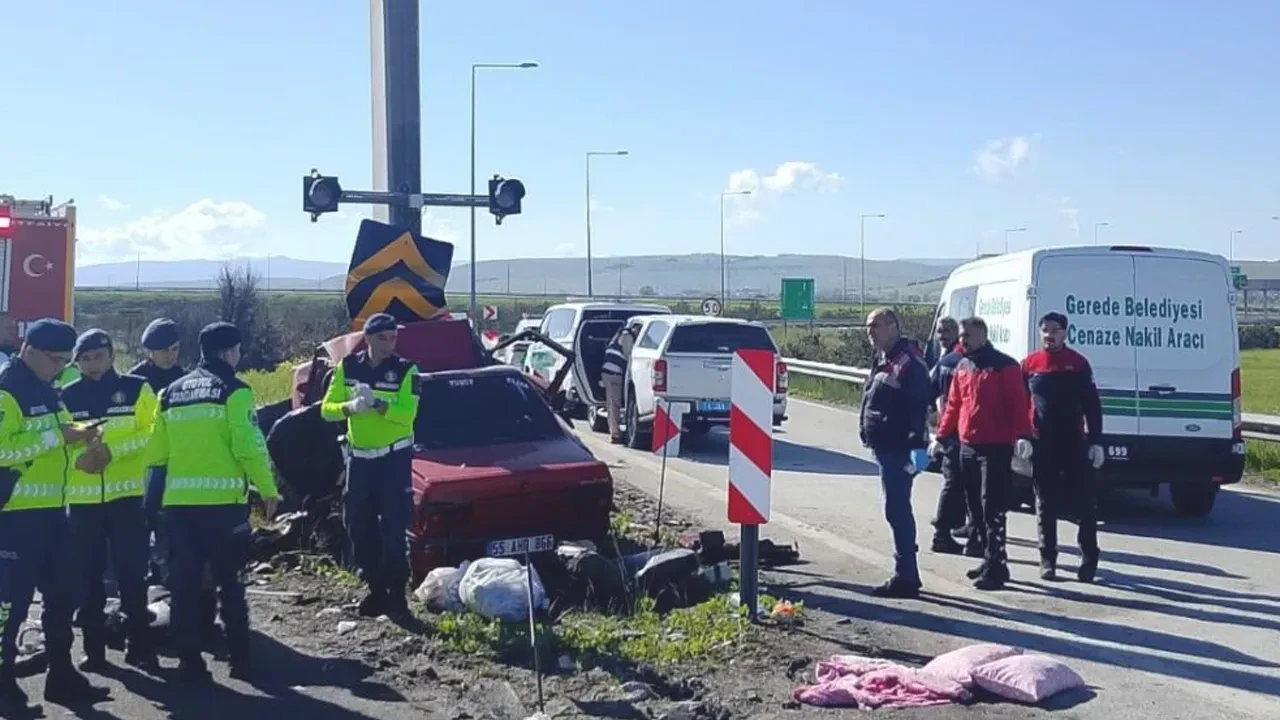 Bolu'da otomobil yön direğine çarptı: Evli çift hayatını kaybetti, çocukları yaralı kurtuldu