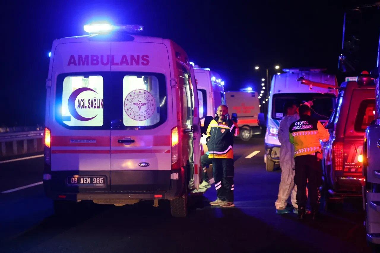 Denizli'de bariyerlere çarpan yolcu otobüsü yandı: 8 ölü, 33 yaralı