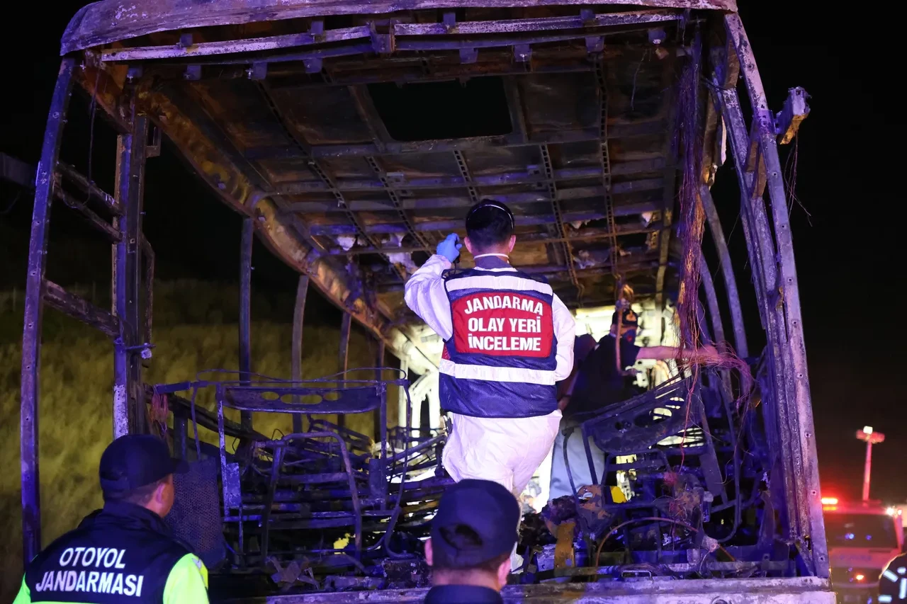 Denizli'de bariyerlere çarpan yolcu otobüsü yandı: 8 ölü, 33 yaralı