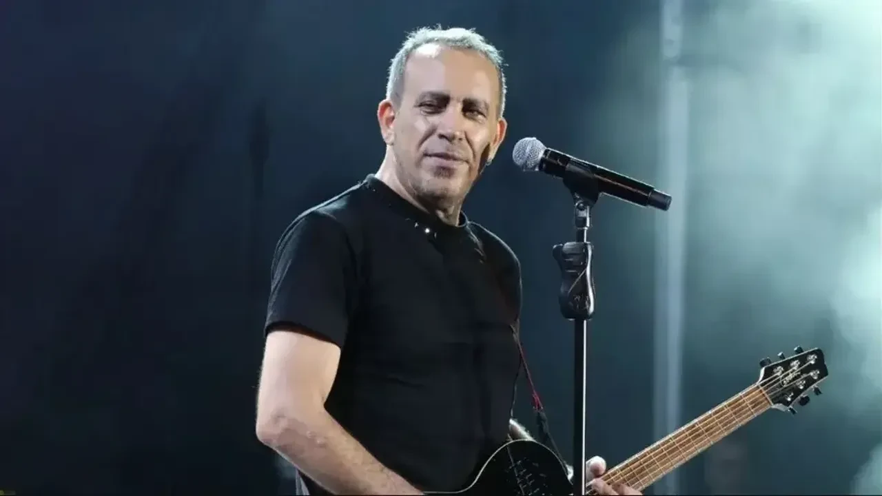 Haluk Levent sahne aldığı sırada aniden fenalaştı! Tokat konserinde korkutan anlar