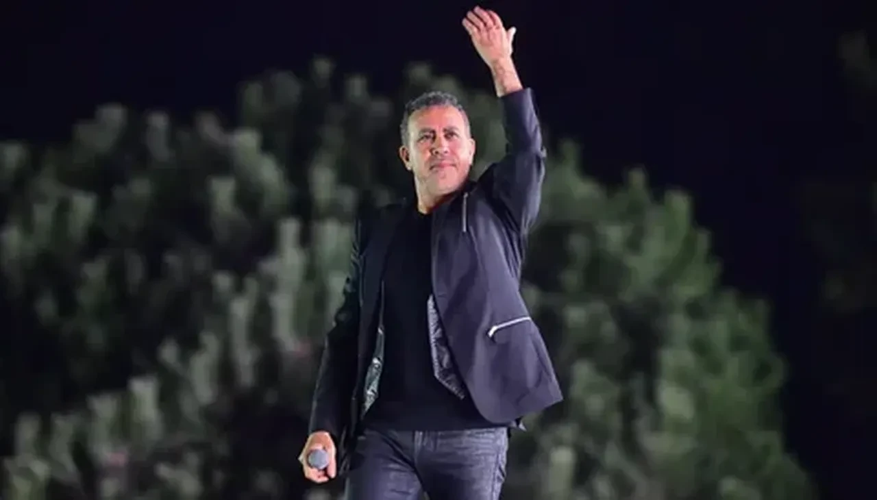 Haluk Levent sahne aldığı sırada aniden fenalaştı! Tokat konserinde korkutan anlar
