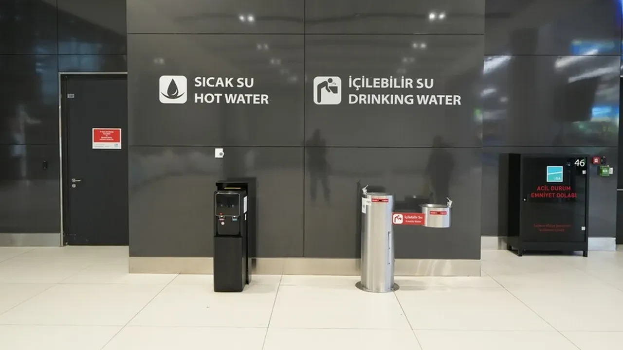 Havalimanlarında yeni dönem: Ücretsiz su hizmeti yaygınlaşıyor
