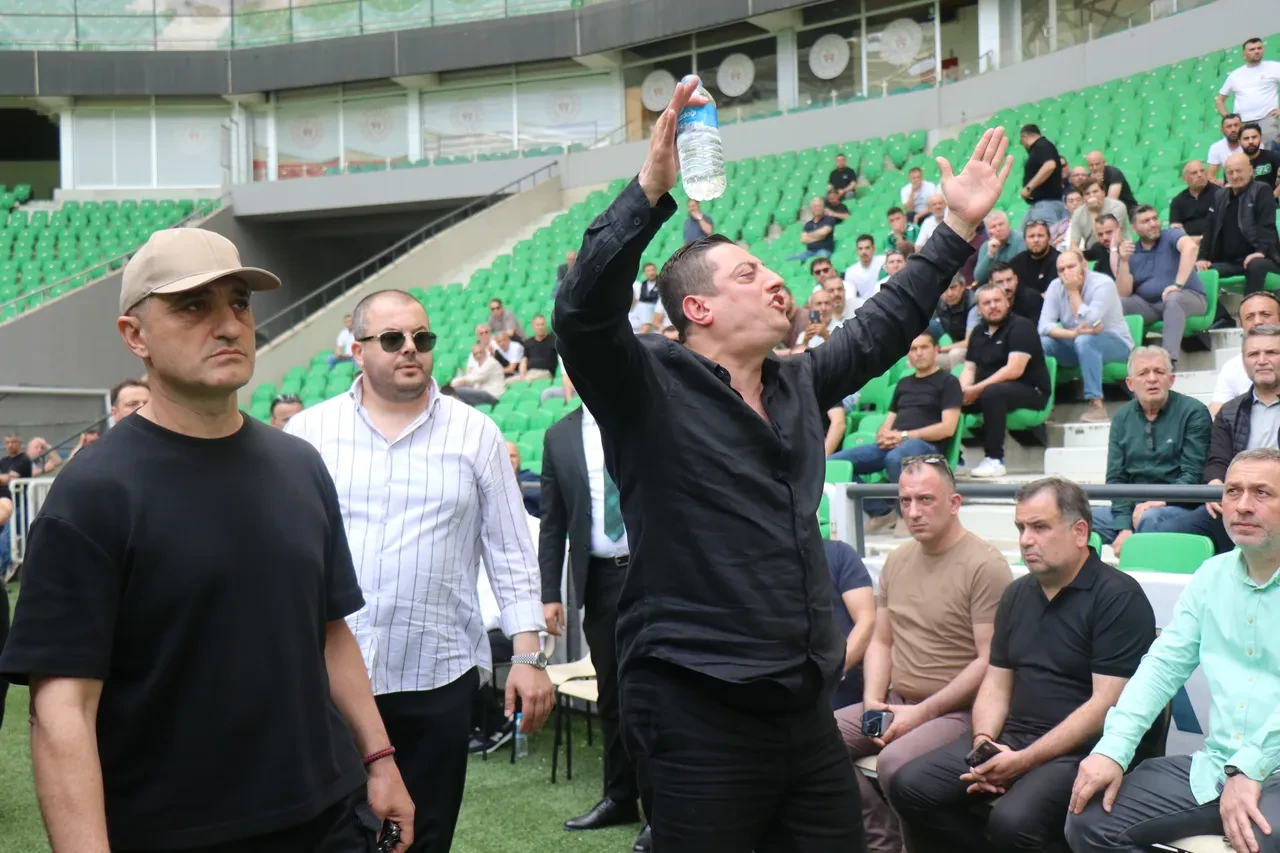 Sakaryaspor kongresi karıştı! Arbede yaşandı, seçimler iptal