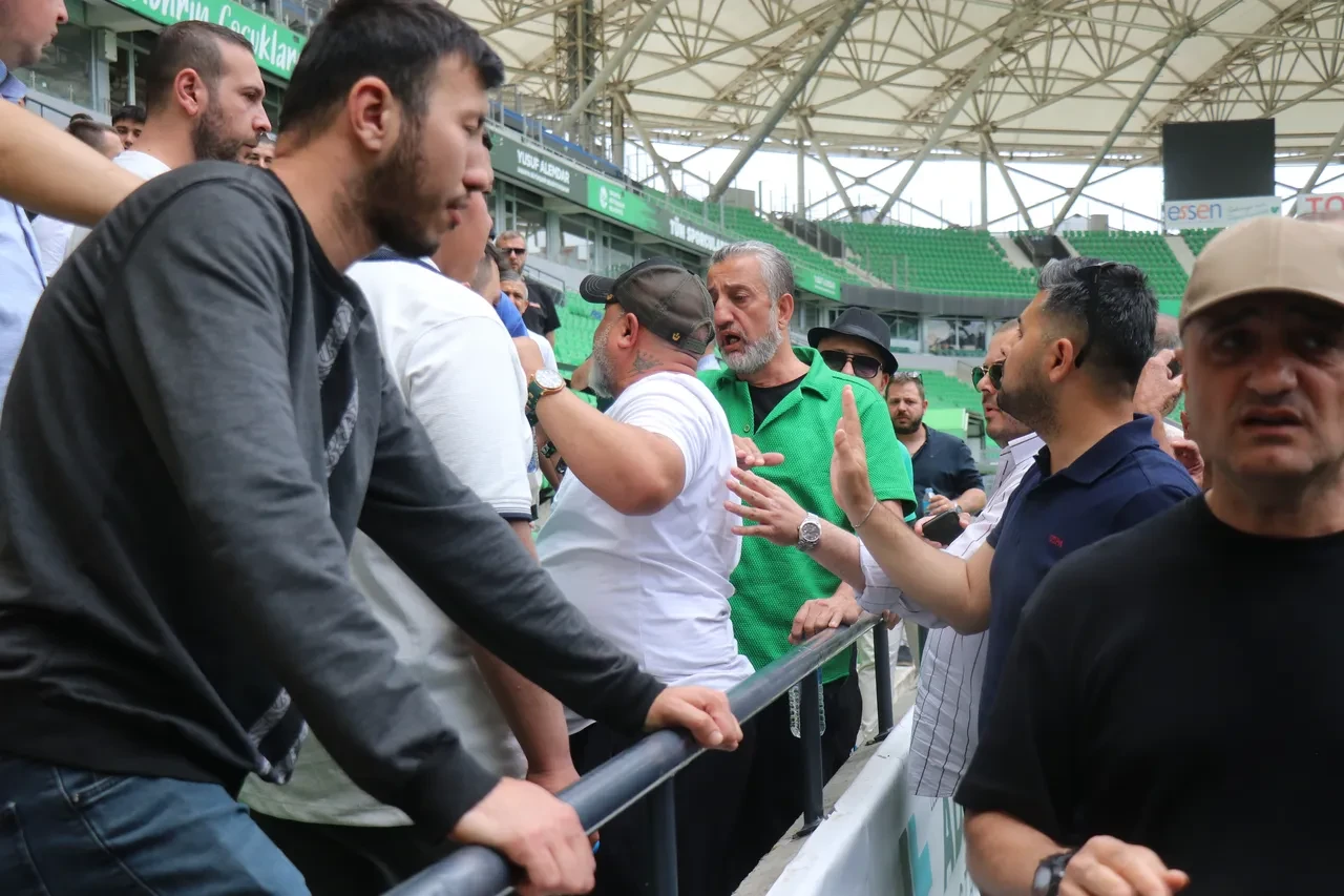 Sakaryaspor kongresi karıştı! Arbede yaşandı, seçimler iptal
