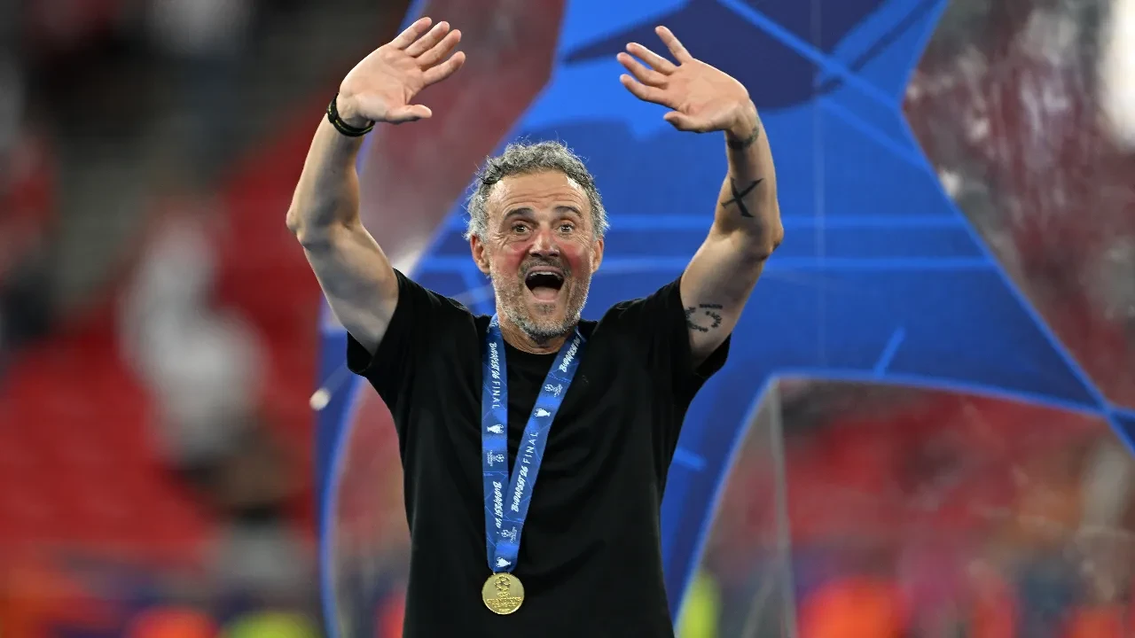 Şampiyonlar Ligi şampiyonu PSG'de teknik direktör Luis Enrique konuştu! "Bir rüyanın içinde gibiyim, çok mutluyum"