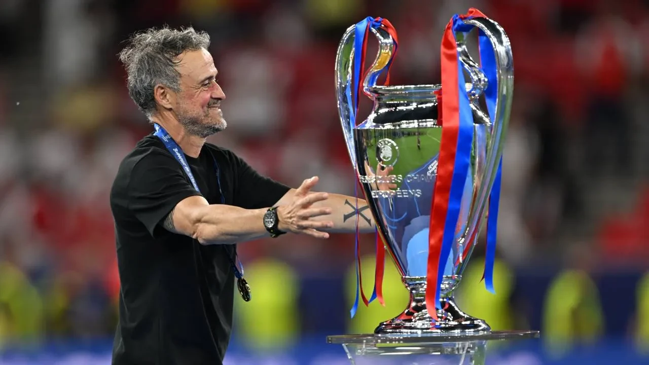Şampiyonlar Ligi şampiyonu PSG'de teknik direktör Luis Enrique konuştu! "Bir rüyanın içinde gibiyim, çok mutluyum"