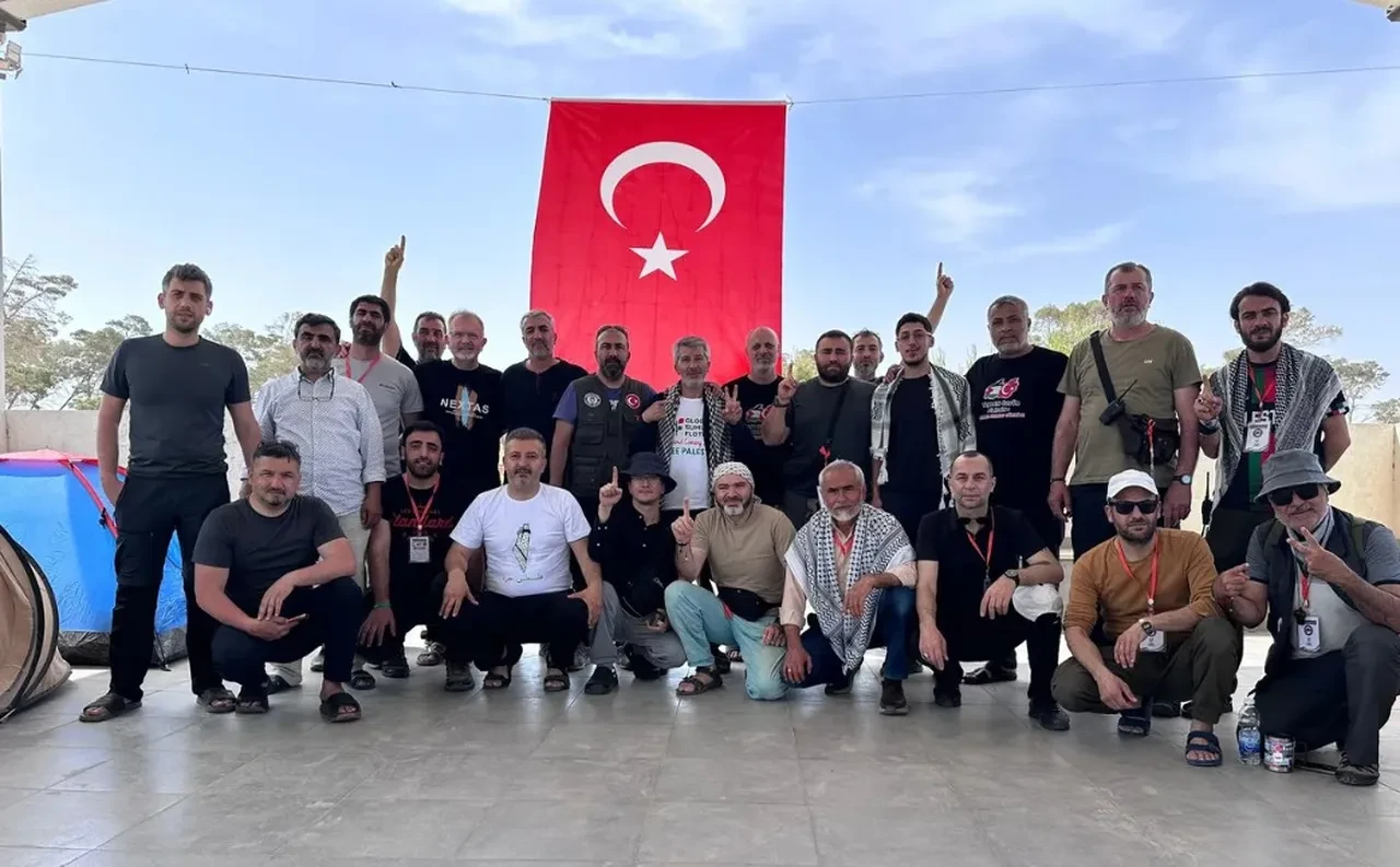 Sumud Filosu harekete geçti, taktik değiştirecekler! Binlerce kişi Gazze'ye karadan girecek