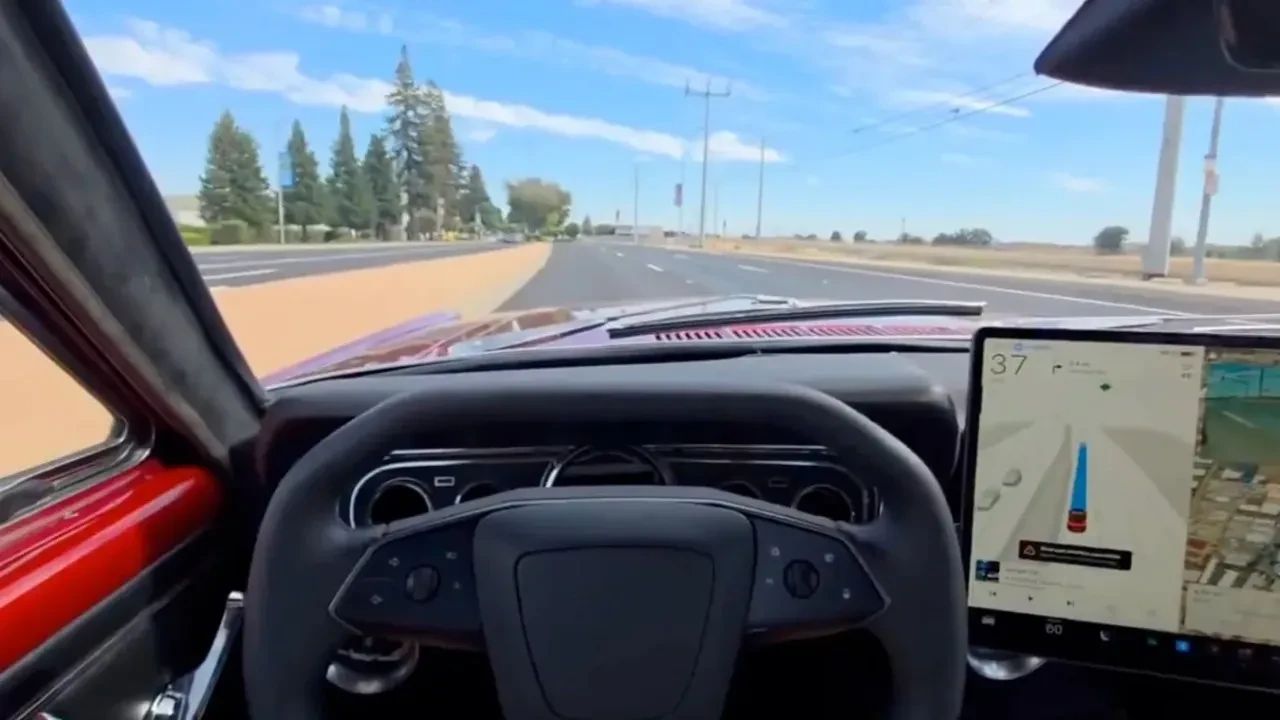 1966 Ford Mustang’e Tesla kalbi: Otonom sürüş bile var