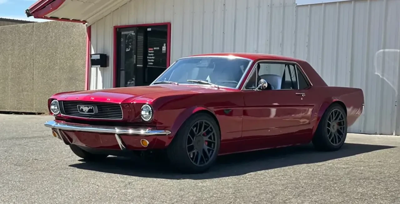 1966 Ford Mustang’e Tesla kalbi: Otonom sürüş bile var