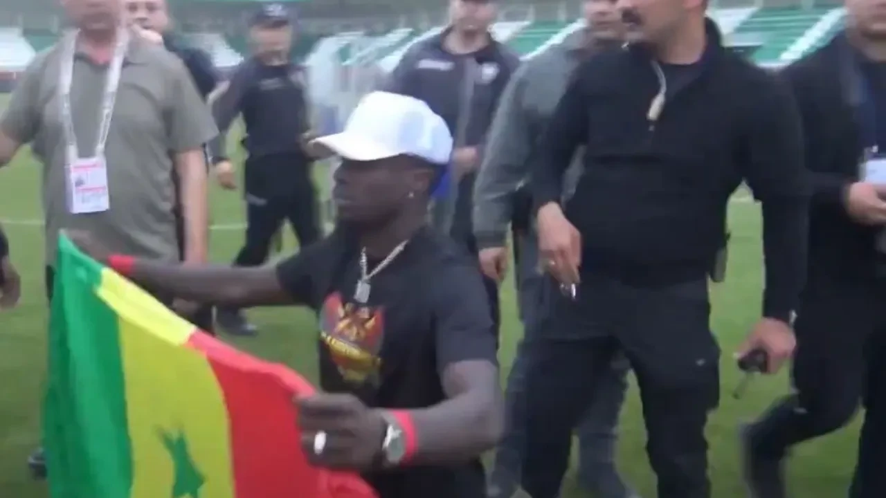 Amedspor kutlamalarında Diagne'nin açtığı bayrak krize neden oldu