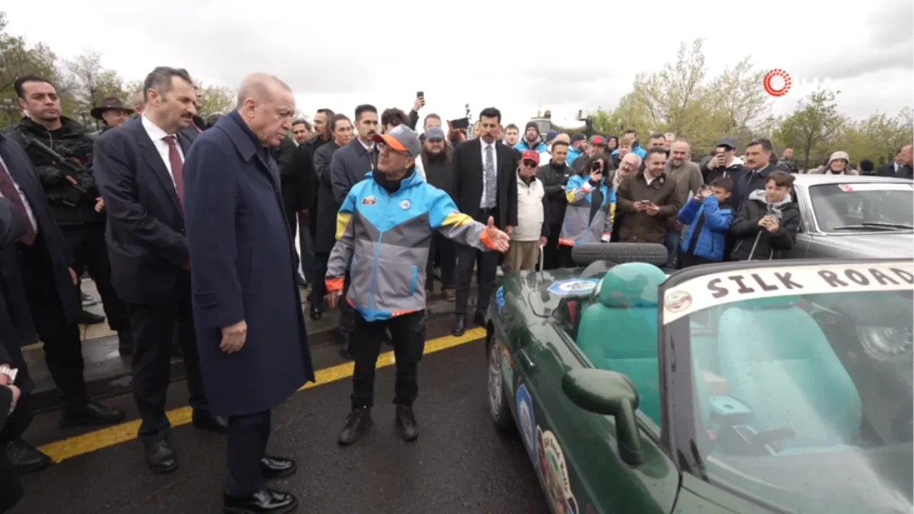 Cumhurbaşkanı Erdoğan, Silk Road (İpek Yolu) Rallisi katılımcılarıyla buluştu