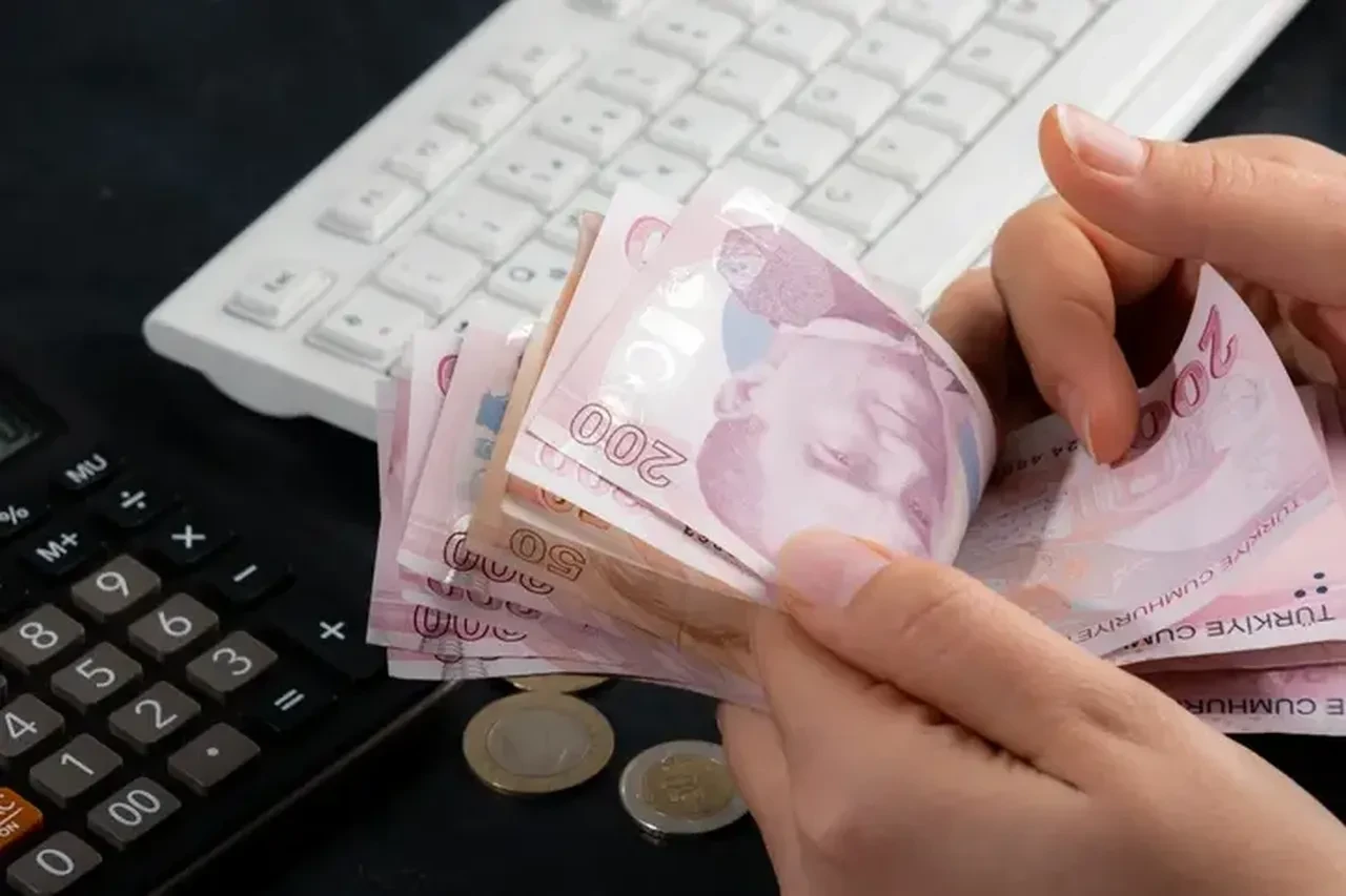 Faizsiz evlilik kredisi kimlere veriliyor şartları neler? 2 yıl geri ödemesiz faizsiz evlilik kredisi yaş sınırı