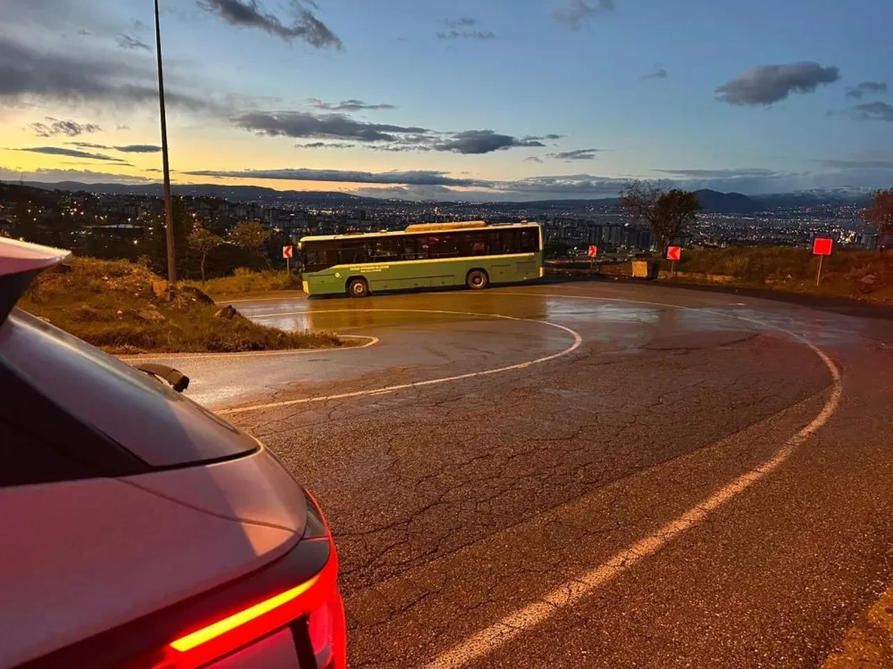 Kayseri’de akıl almaz olay! Halk otobüsünü çalıp bir de kaza yaptı!