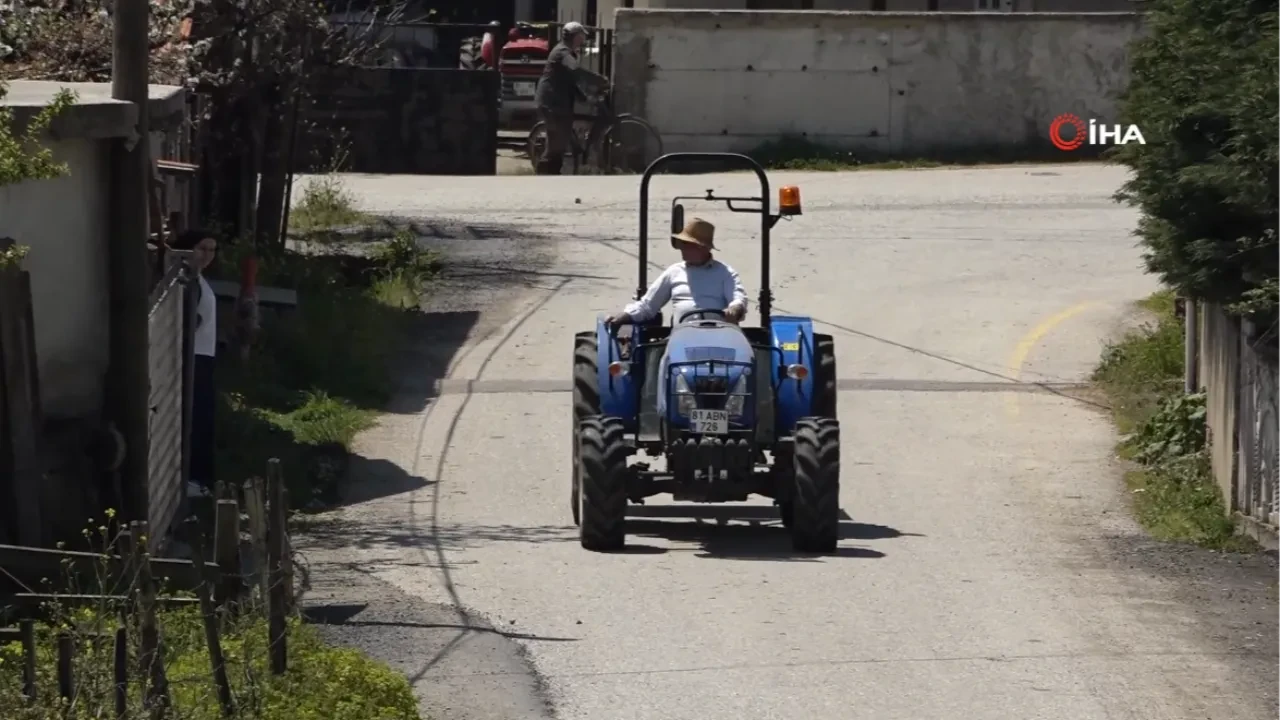Köyden hiç çıkmadı ama otoyolda ceza yedi! 25 km hız yapan traktör yüzünden hesabına bloke koyuldu