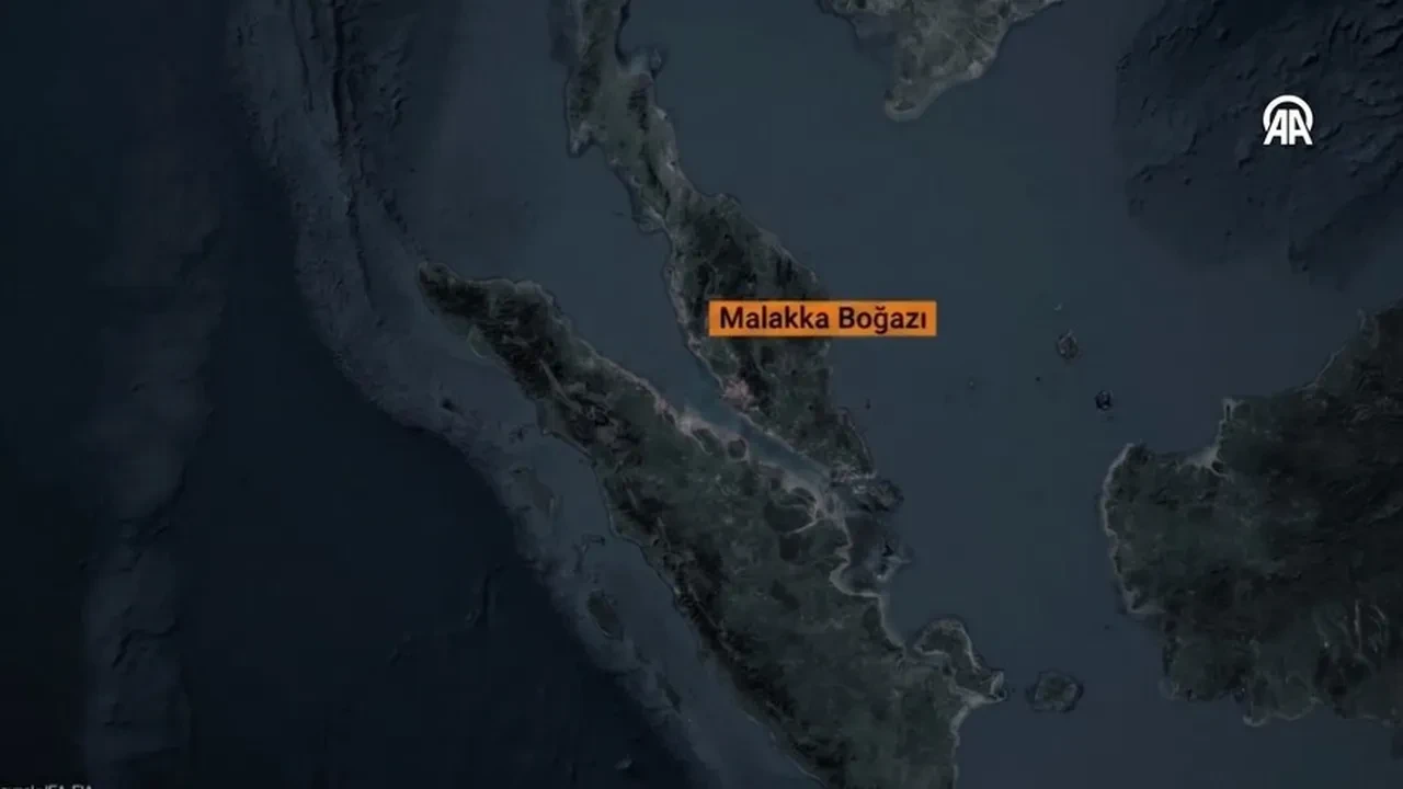 Malakka Boğazı'nda büyük risk: Necmettin Mutlu, küresel ekonomi yangını için uyardı