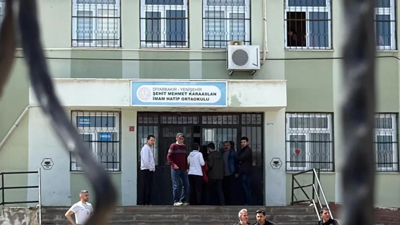 Okul çevresinde peş peşe silah sesleri! Pompalı tüfekle etrafa ateş açtı: Öğrenciler korku dolu anlar yaşadı
