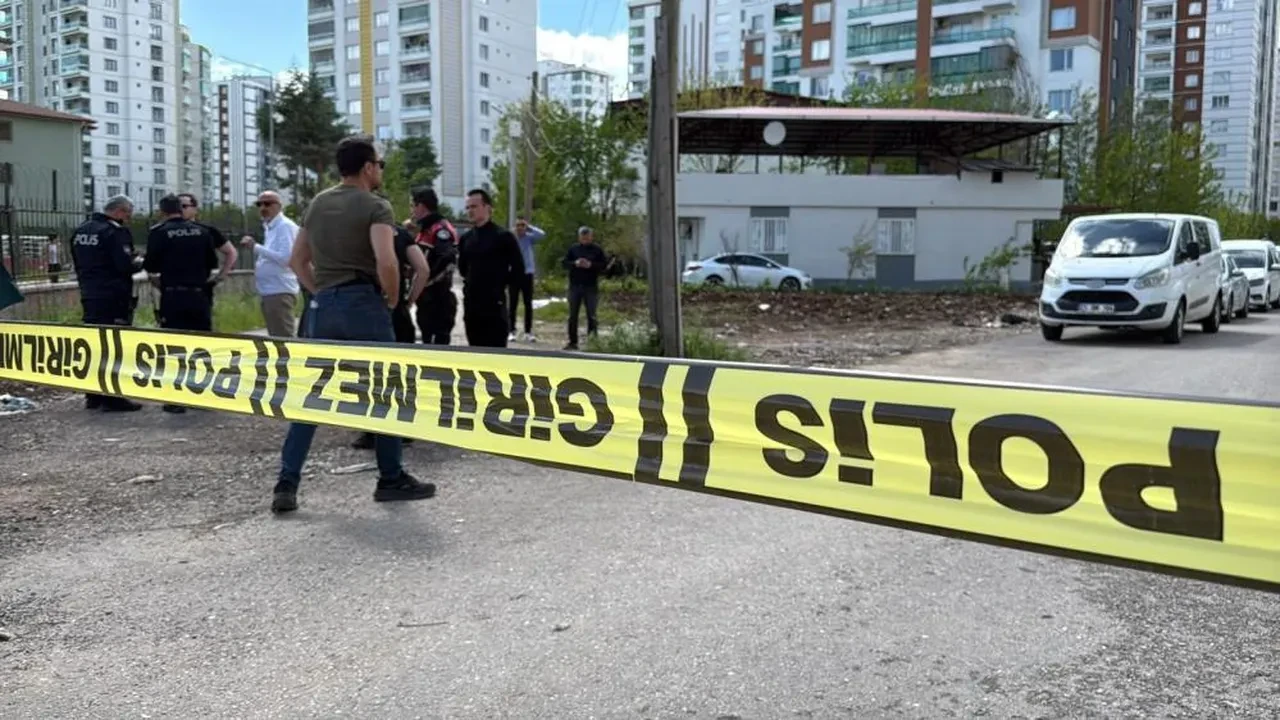 Okul çevresinde peş peşe silah sesleri! Pompalı tüfekle etrafa ateş açtı: Öğrenciler korku dolu anlar yaşadı