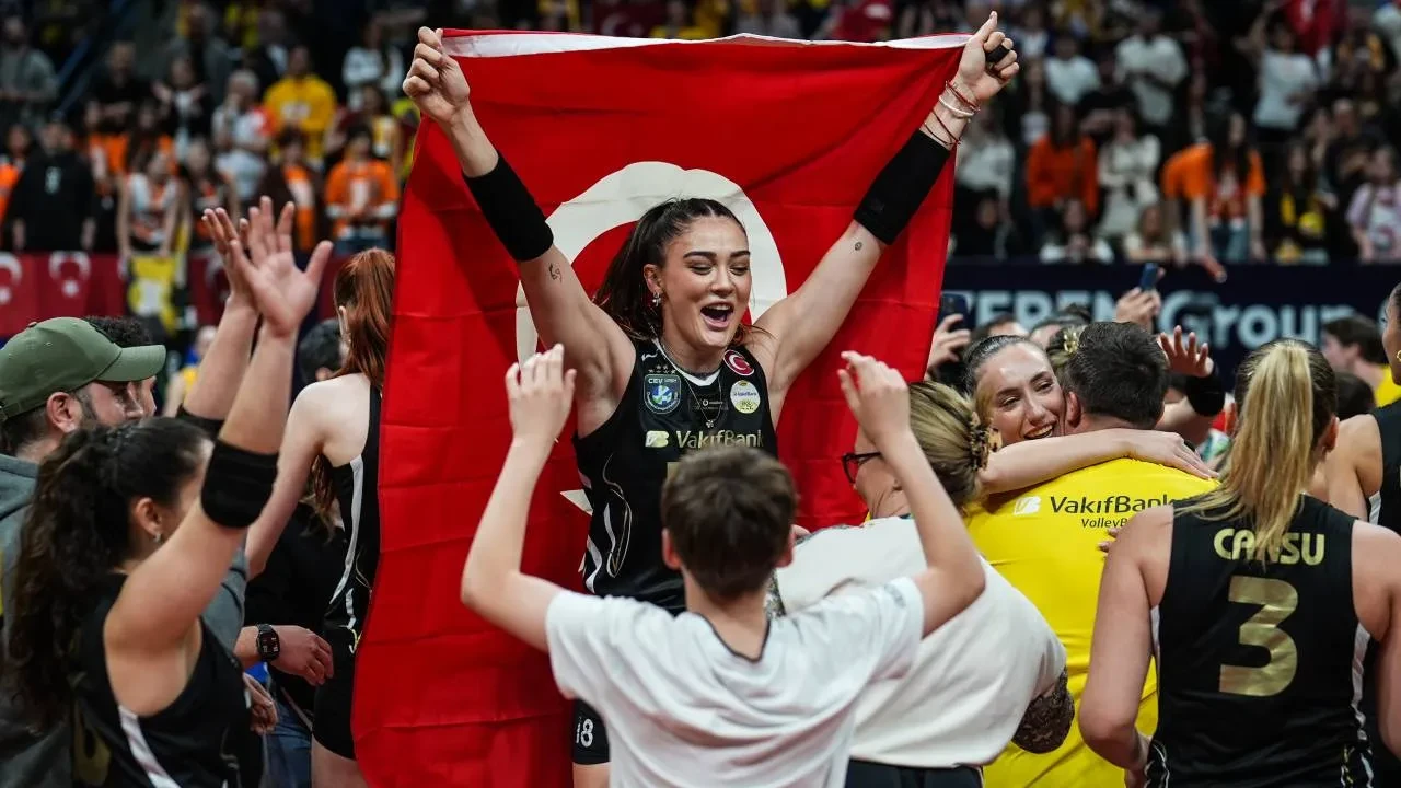 VakıfBank kaptanı Zehra Güneş'ten Şampiyonlar Ligi şampiyonluğuyla ilgili açıklama! "Hiç unutamayacağım bir sezon geçirdim"