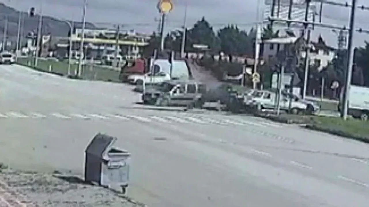 Amasya'da korkunç kaza! Kavşakta araçların çarpıştığı anlar kamerada