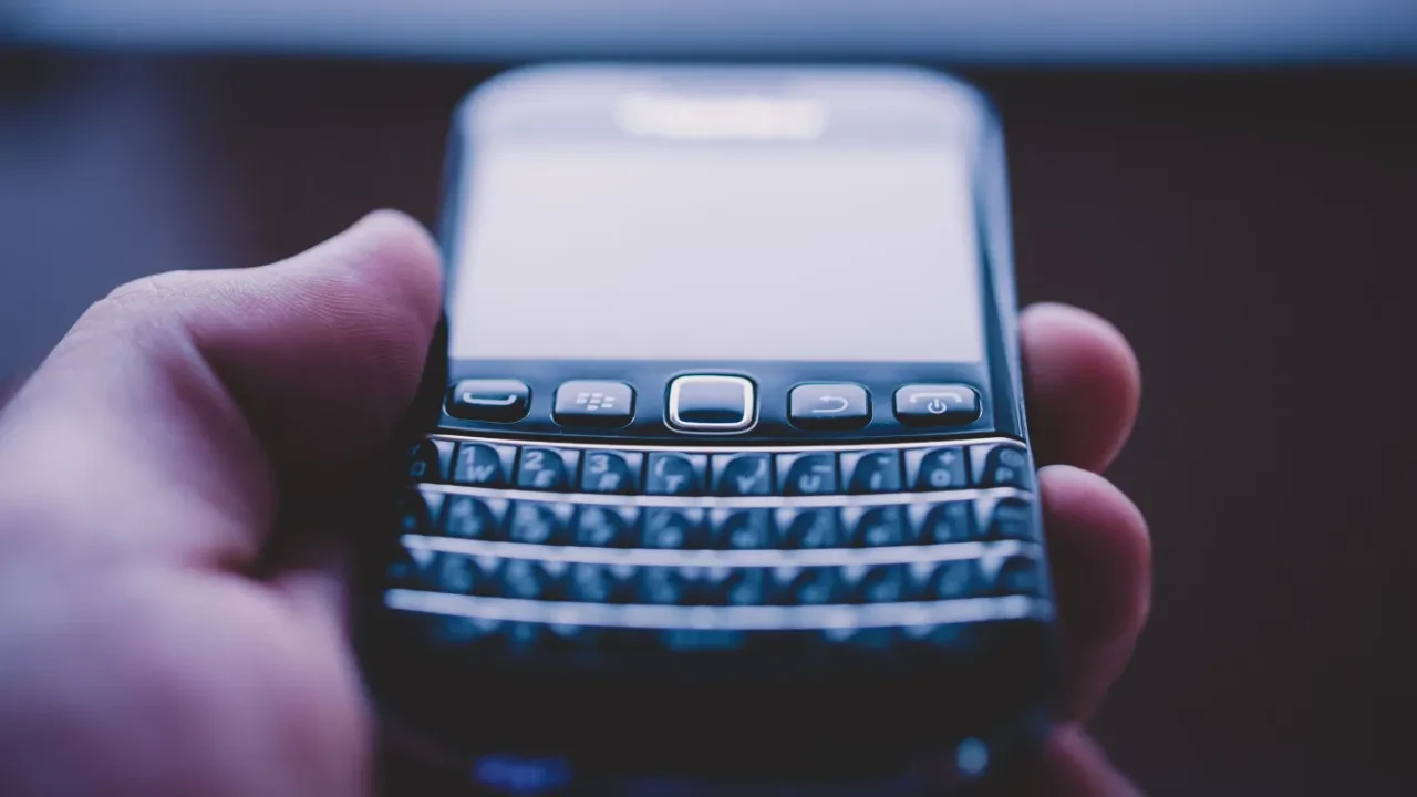 BlackBerry küllerinden doğdu: Artık direksiyonun arkasında