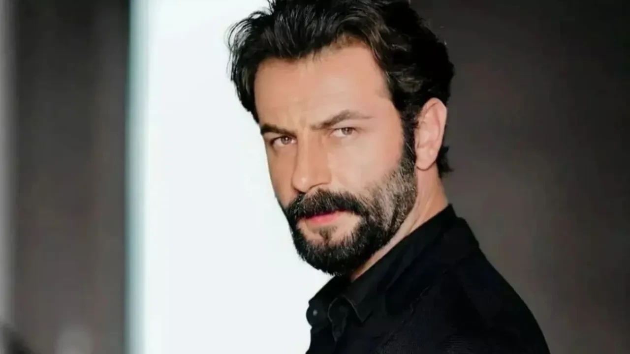 Gökberk Demirci Düşes dizisiyle Venedik yolcusu! Başarılı oyuncu Avrupa prömiyeri için İtalya’ya gitti