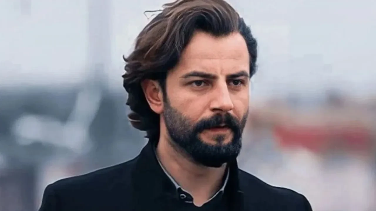 Gökberk Demirci Düşes dizisiyle Venedik yolcusu! Başarılı oyuncu Avrupa prömiyeri için İtalya’ya gitti