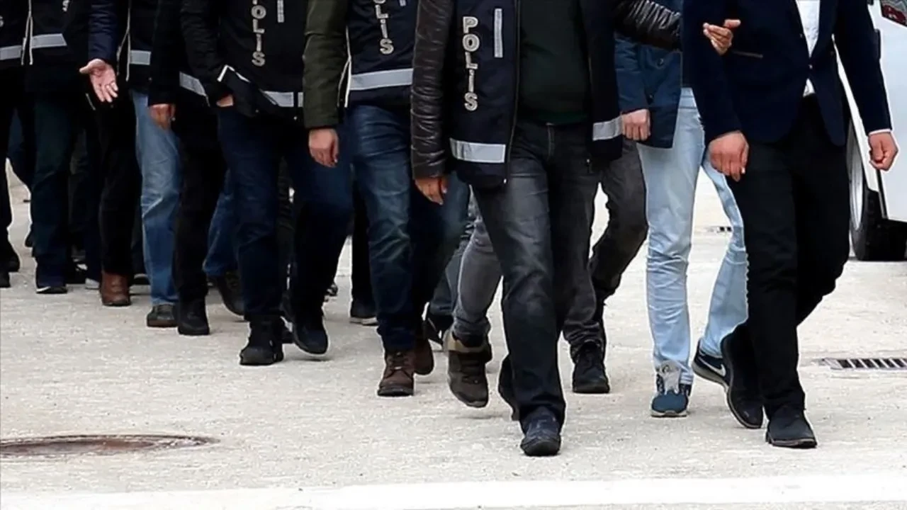 İstanbul merkezli 6 ilde FETÖ operasyonu: 25 şüpheli yakalandı
