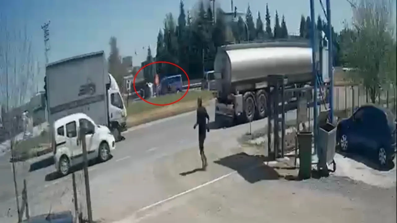 Lüleburgaz’da korkutan kaza: Jandarmanın çarptığı panelvan takla attı