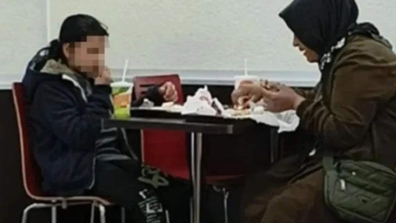 “Siz fakirsiniz, dışarı çıkın” demişlerdi! Ticaret Bakanlığı düğmeye bastı: Fast-food zincirine ceza yağdı