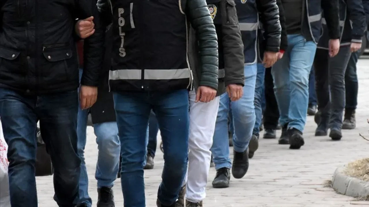 Telefon dolandırıcılarına 13 ilde operasyon: 1 milyar TL'lik mal varlığına el konuldu