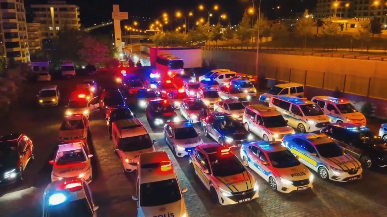 Telefon dolandırıcılarına 13 ilde operasyon: 1 milyar TL'lik mal varlığına el konuldu