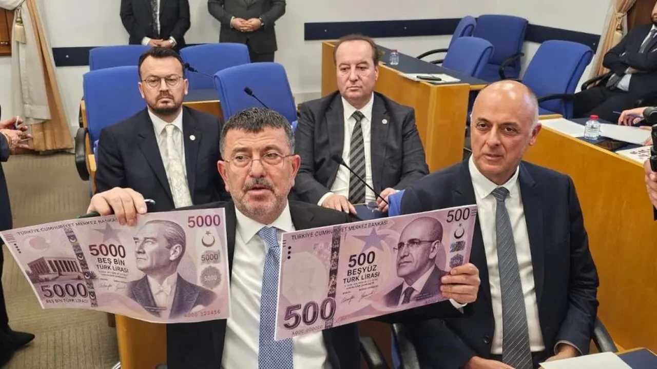 Veli Ağbaba'nın Plan Bütçe Komisyonu konuşmasında sahte para gerilimi: Tekne görüntüsüne de açıklaması var