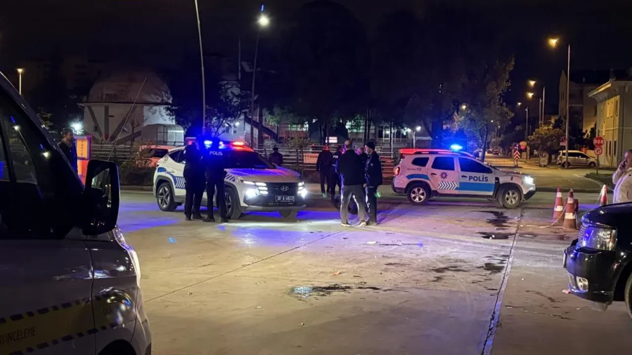 Akaryakıt istasyonunda bıçaklı saldırı: 1 ölü, 2 yaralı