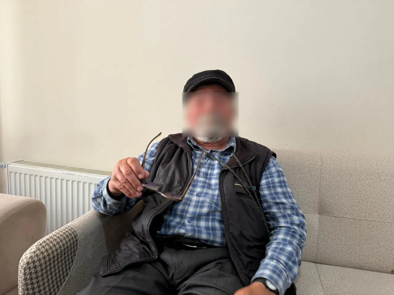Arkadaşına IBAN'ını verdi, hayatı karardı! Babasıyla koğuş arkadaşı oldu