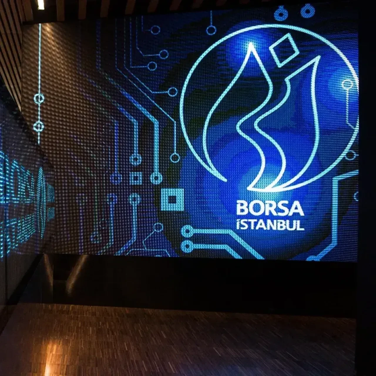 Borsa İstanbul'da tarihi zirve:15 bin puan aşıldı