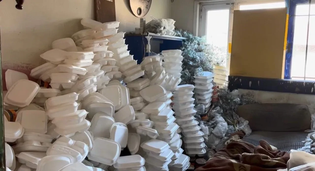 Çöp evde yaşayan adamı görenler kahroldu! Kapıyı açınca içeriden dram çıktı
