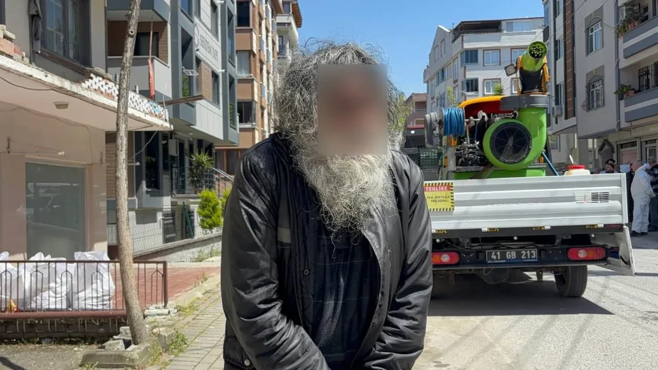 Çöp evde yaşayan adamı görenler kahroldu! Kapıyı açınca içeriden dram çıktı